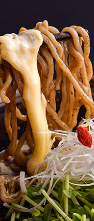 黒ごまチーズ坦々麺